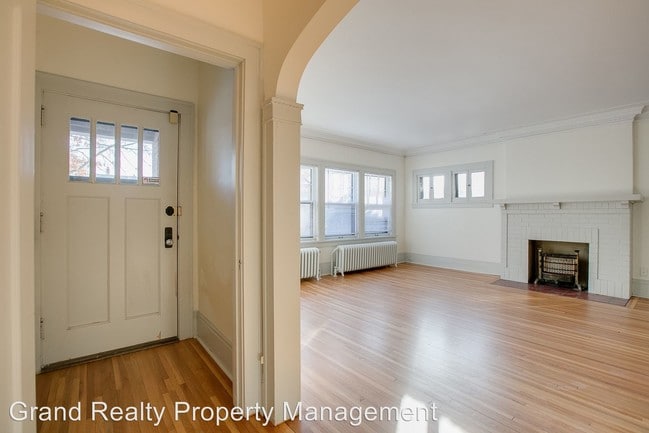 Building Photo - 149-151 Lexington Pkwy S