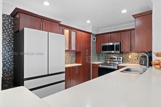 Building Photo - 20100 W Country Club Dr