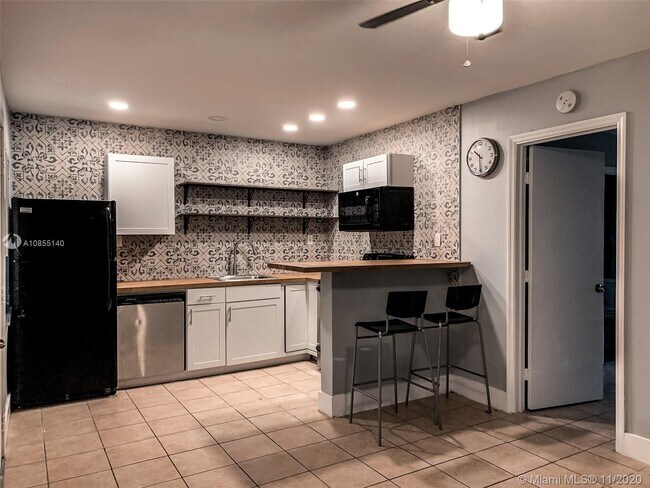 Foto del edificio - 1418 SW 27th St