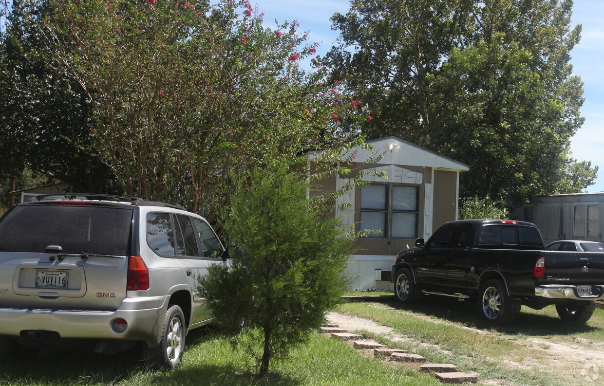 Building Photo - 204 Snipe Rd