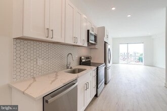 Building Photo - 1622 Point Breeze Ave