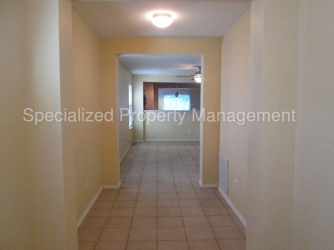 Building Photo - 9120 Sun Haven Way