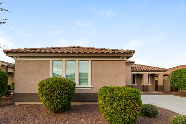 Building Photo - 15862 W Desert Hills Dr