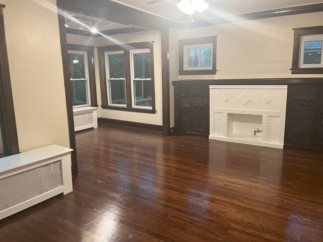 Large Living Room - 3135 W Eastwood Ave
