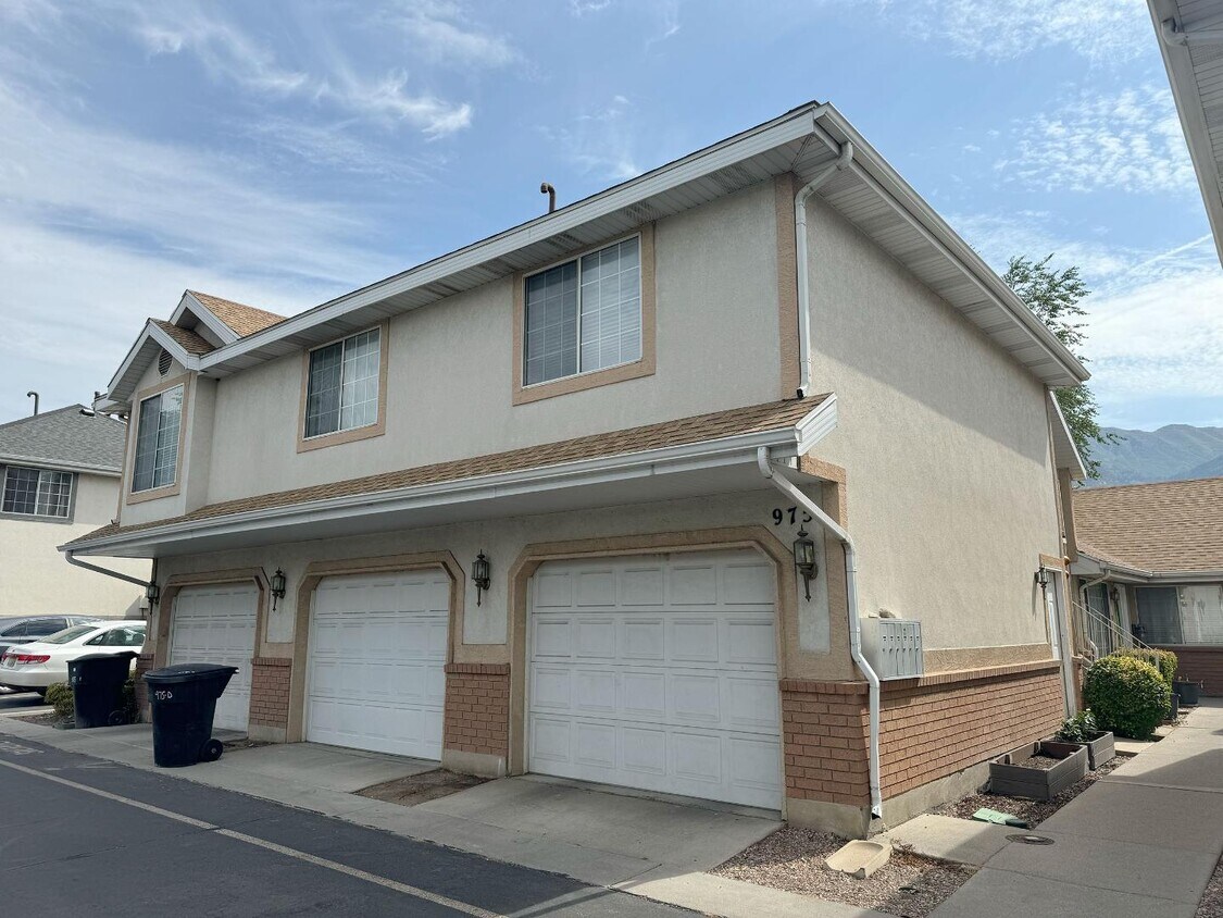 Primary Photo - 975 S 250 W St