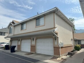 Building Photo - 975 S 250 W St