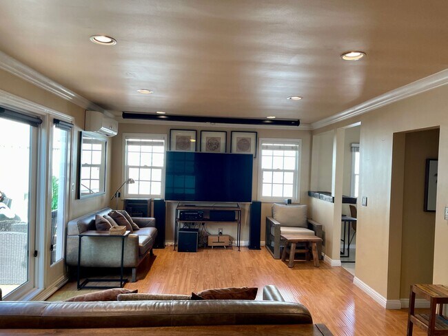 Building Photo - Prime Furnished Condo