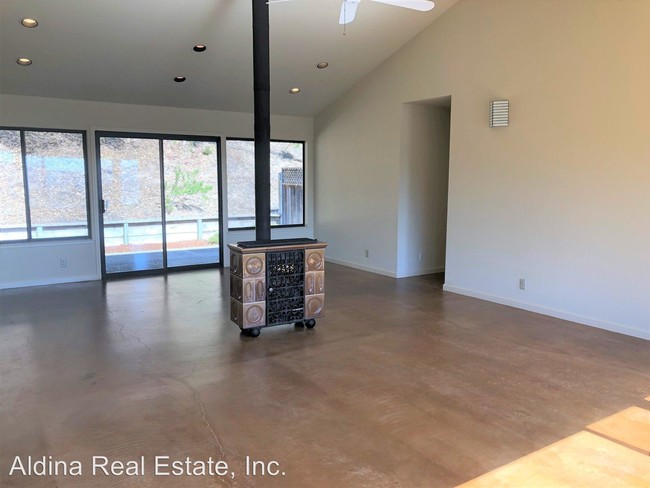 Building Photo - 3 br, 3 bath House - 18735 Greenleaf Dr.