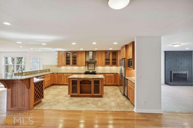 Building Photo - 530 Ramsdale Dr