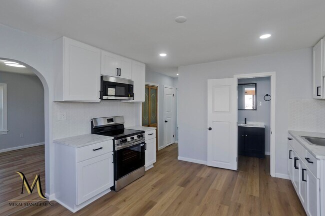 Foto del edificio - Renovated Single-Family Rental with a Private Driveway & First Floor Laundry!