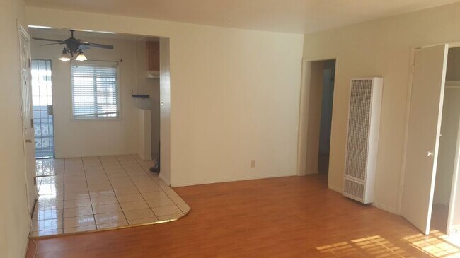 Foto del edificio - 1312 Anaheim St