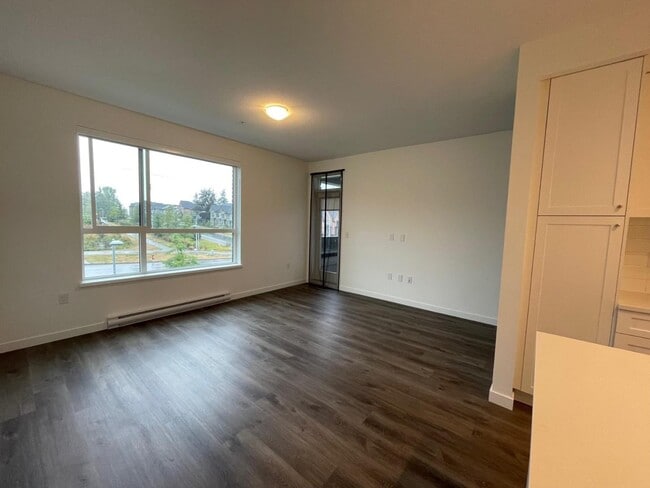 Building Photo - 16633-16624 305