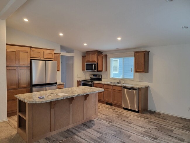 Building Photo - Beautiful 3 Bed 2 Bath House!