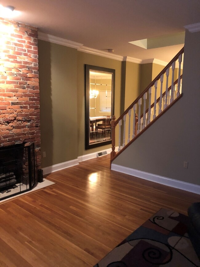 Living Room - 2814 Sarah St