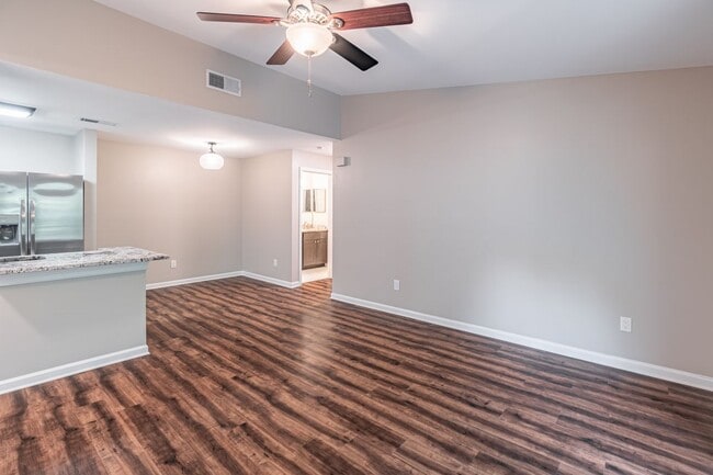 Building Photo - 547 Granville Ct