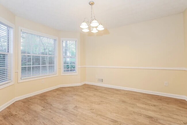 Building Photo - 161 Hayes Cir