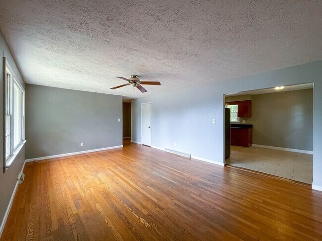 Building Photo - 58 Longview Rd