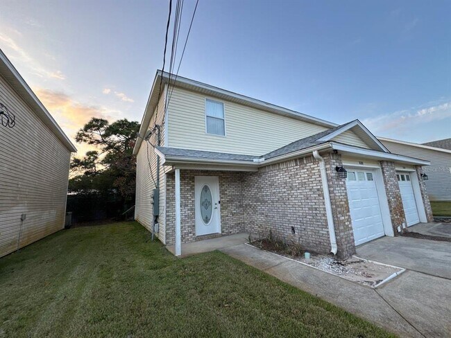 Building Photo - 2127 Tom St