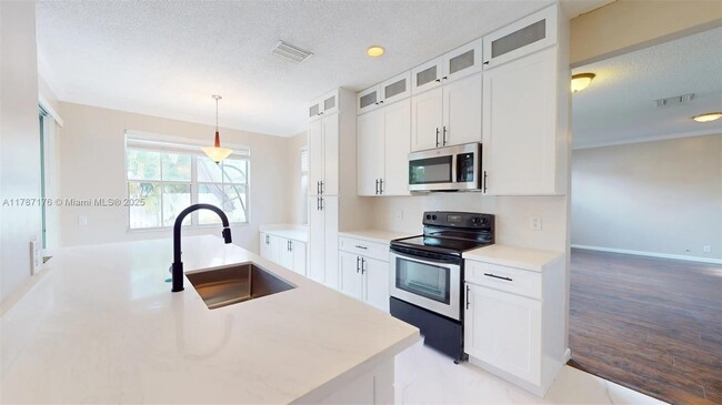 Building Photo - 582 Carrington Ln