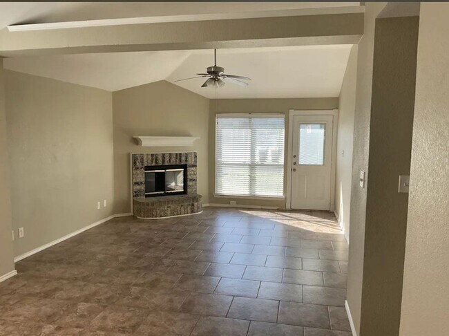 Foto del edificio - 1701 Cedar Tree Dr