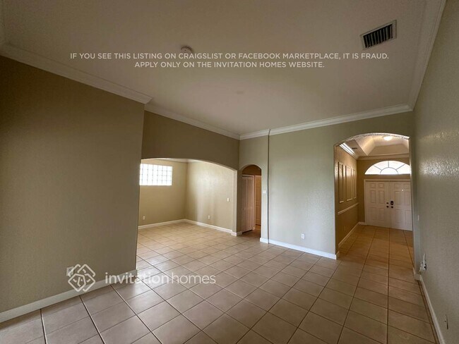 Foto del edificio - 10469 Galleria St
