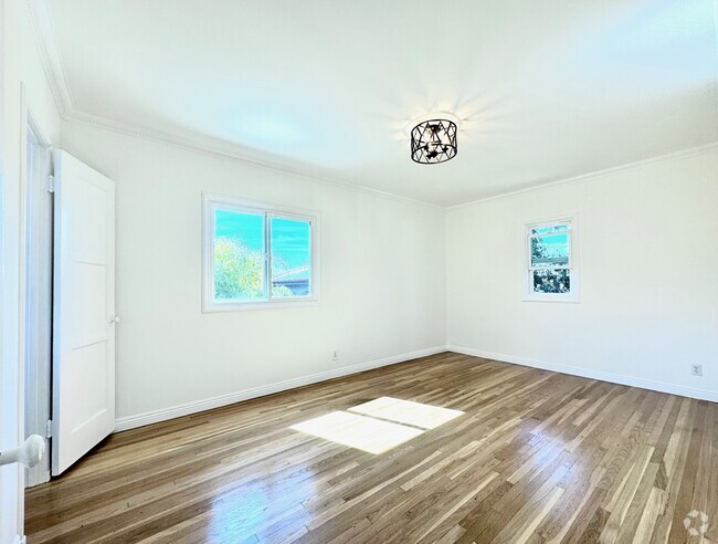 Building Photo - 2406 Edgewater Ter