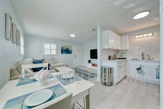 Building Photo - 7308 Sunset Ave