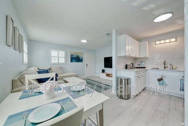 Foto del edificio - 7308 Sunset Ave