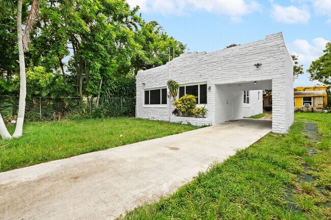 Foto del edificio - Spacious 3BR/1BA Single-Family Home – Central Miami