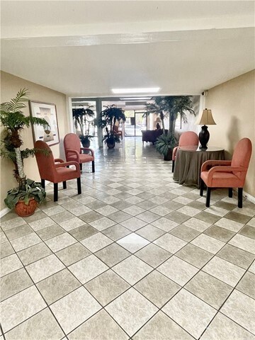 Foto del edificio - 2032 E Bermuda St