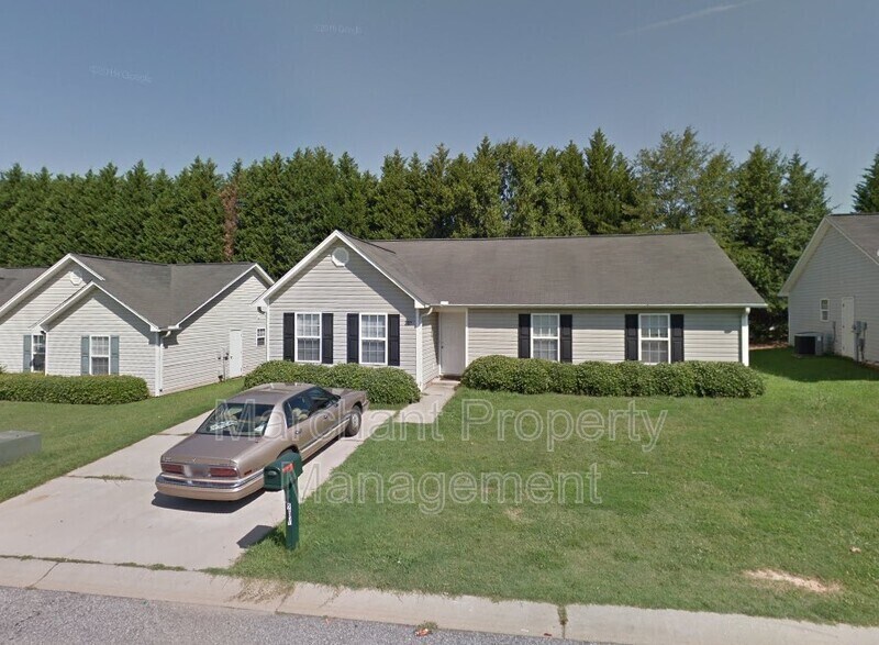 Foto principal - 207 Cornerstone Ct