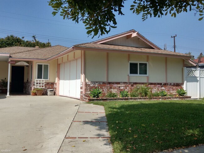 Foto del edificio - 3 br, 2 bath House - 19427 Annalee Ave
