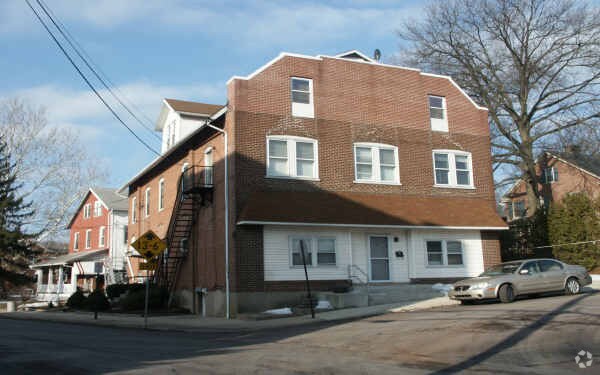 Foto del edificio - 108 Lawn Ave