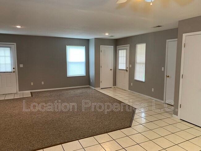 Building Photo - 318 Creekside Ct