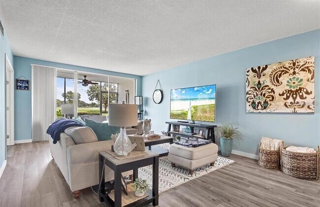 Foto del edificio - 7461 W Country Club Dr N