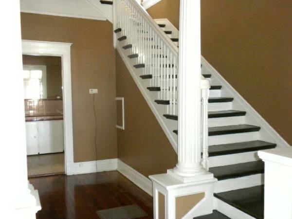 stairs - 920 Magnolia St
