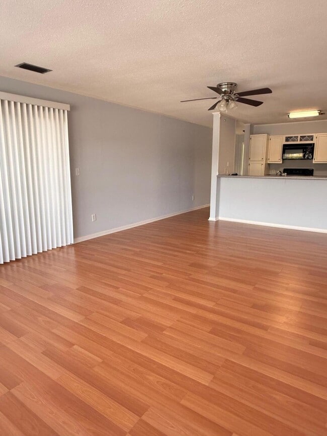 Foto del edificio - 300 Yacht Club Dr