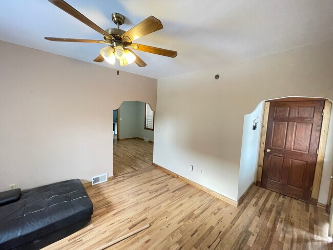 Building Photo - 2151 S 15th Pl