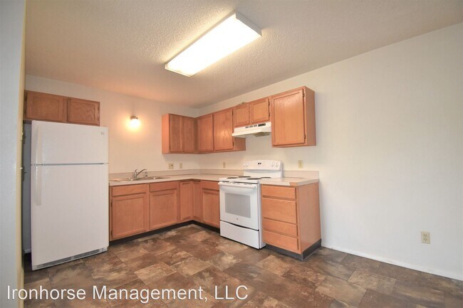 Building Photo - 811 W Villard St