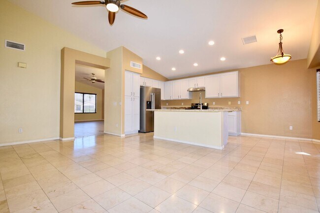 Foto del edificio - Excellent 4 bed 2 bath Ahwatukee Home!