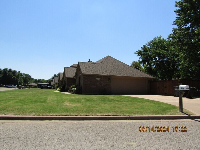 Building Photo - Very Nice Spacious Home located In the Tur...
