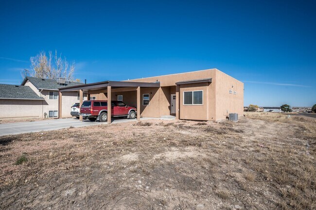 Foto del edificio - 753-753 E Laporte Dr