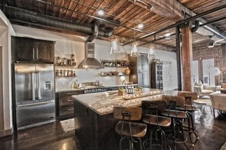 Building Photo - 320 Peters St SW