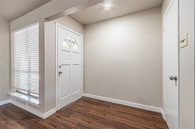 Building Photo - 1018 McCallum Dr