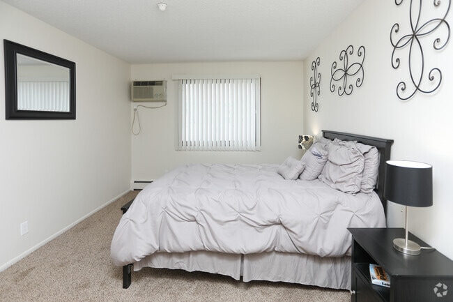 2BR, 1.5BA - 990 SF - Stone Grove Apartments