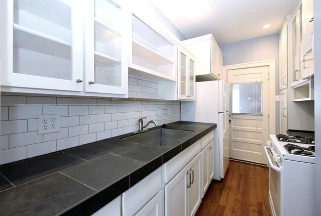 Building Photo - 1223 W Gray St