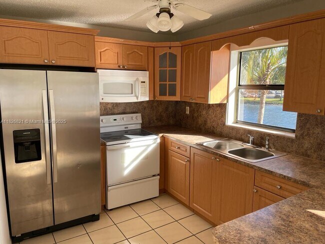 Foto del edificio - 6862 NW 173rd Dr