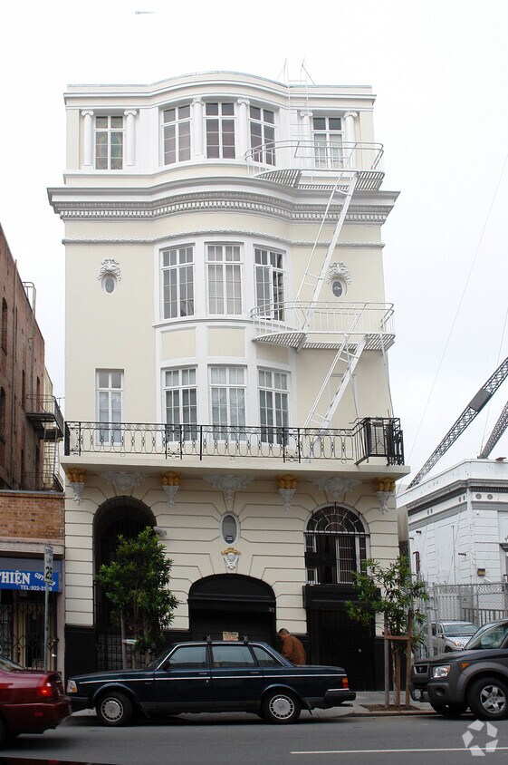 Building Photo - 619 Hyde St