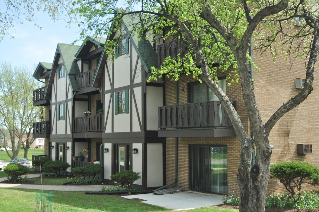 1121 Chalet Dr Unit 1E, Darien, IL 60561 Apartments in Darien, IL