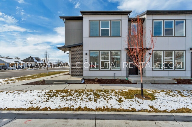 Building Photo - 799 S State Rd